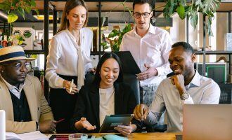 OCI CLI : Script to Set your Tenancy when you Manage Multiple Tenancies